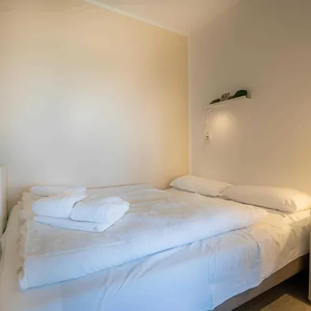 Apartment 148 Id 067 *